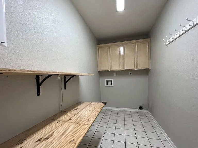 2410 Moonstone Dr — Photo 10