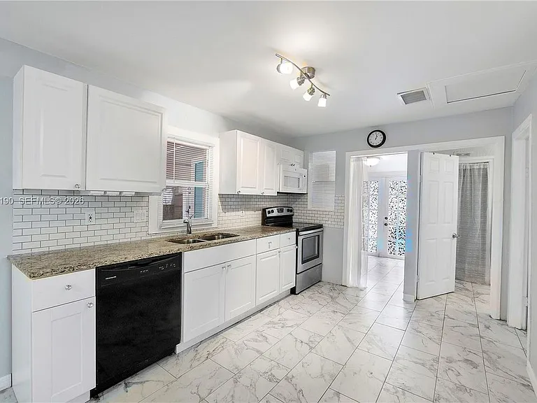 901 NE 38th St #1 — Photo 10