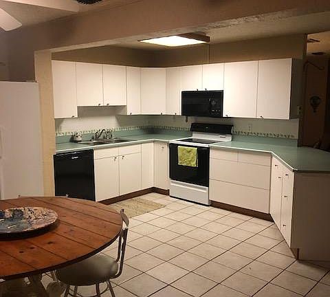 3rd image of 27 Brooks Dr