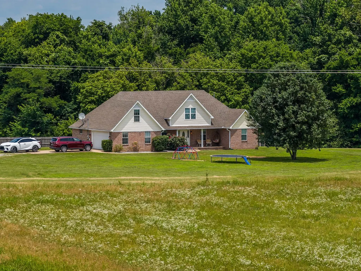 4 bed, 2494 sqft, $2,700 — Photo 2