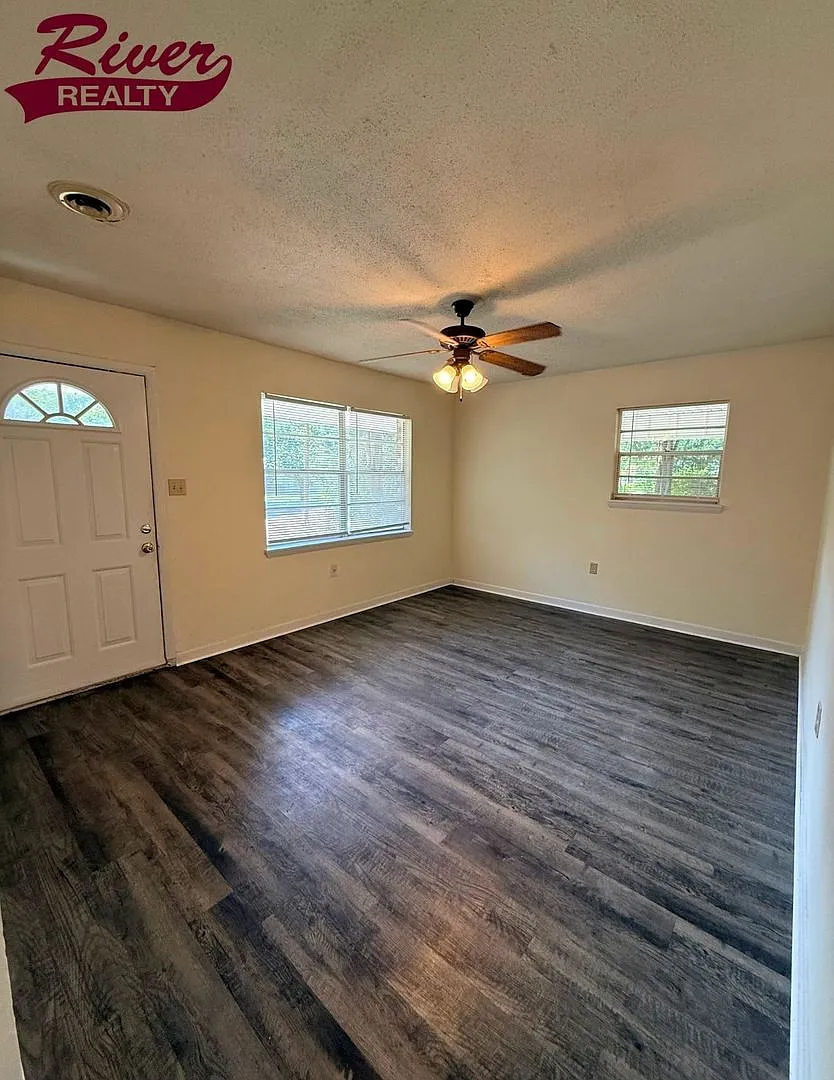 3 Bedroom House For Rent in South Augusta — Photo 3