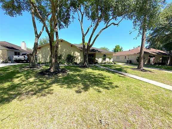 2nd image of 2706 Wood Creek Dr