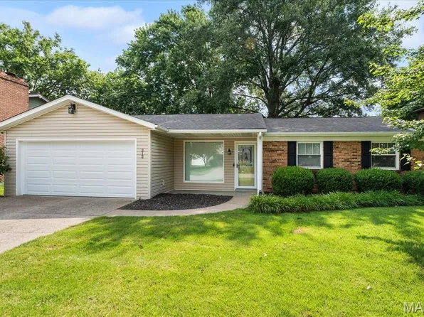 312 El Paso Dr, Belleville, IL 62221