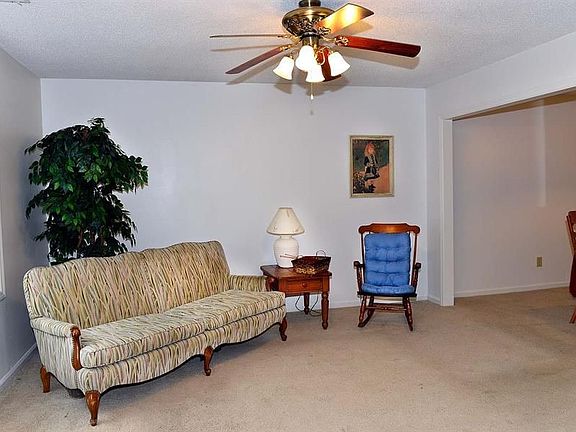 3rd image of 8303 Summerglen Cres