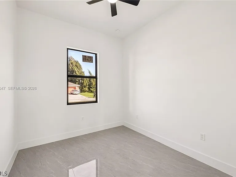 4402 E 19th St — Photo 16