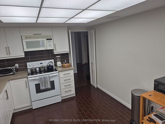 4th image of 55 Harbour Sq #1914