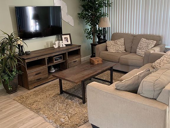 4th image of 1824 Sandalwood Pl