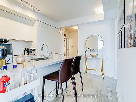 3rd image of 3 Gloucester St #1709