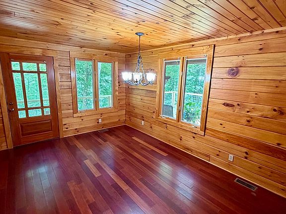 4th image of 18 Crazy Horse Ln