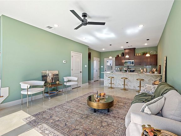 5th image of 100 W 33rd St
