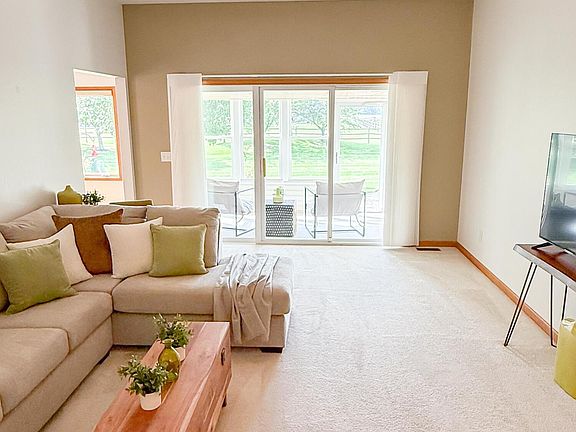 5th image of 4878 Applewood Ln