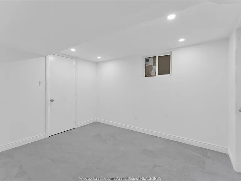 3622 Queen St — Photo 19