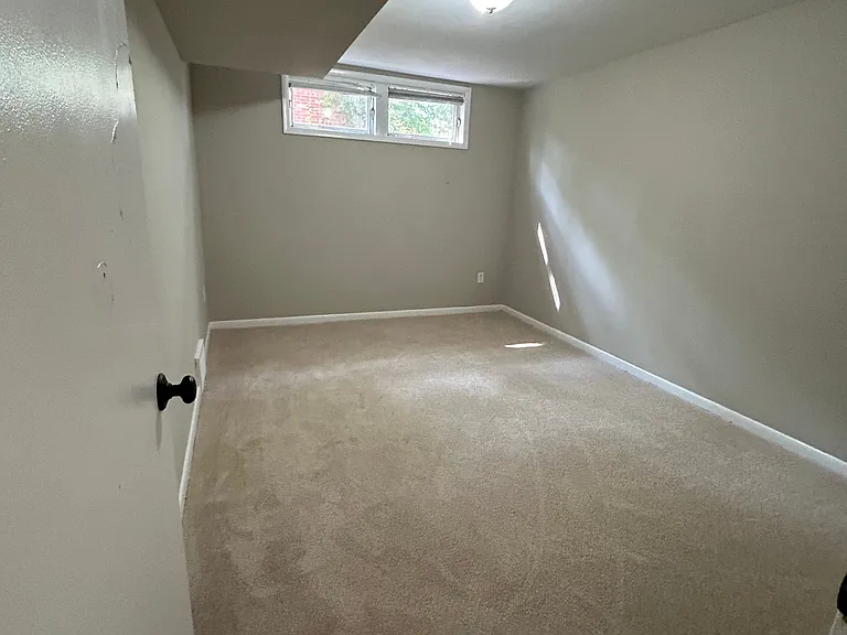 1300 Fieldcrest — Photo 13
