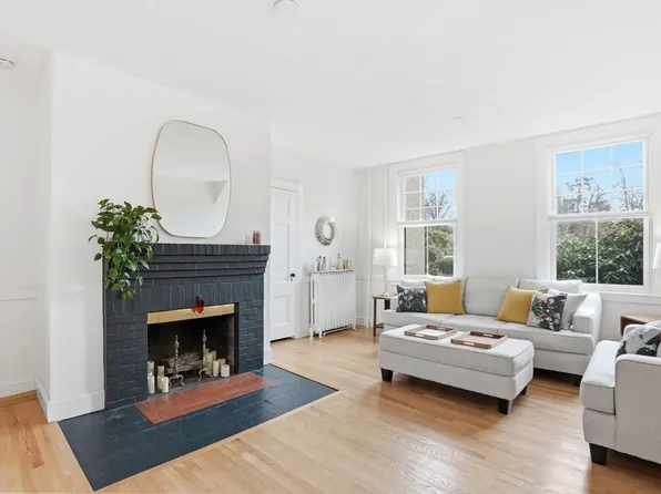 30 Diab Ln APT 8, Cohasset, MA 02025