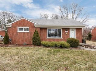 9312 Hartel St, Livonia, MI 48150