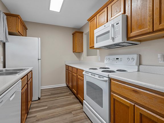 3rd image of 1100 Woodlawn #63