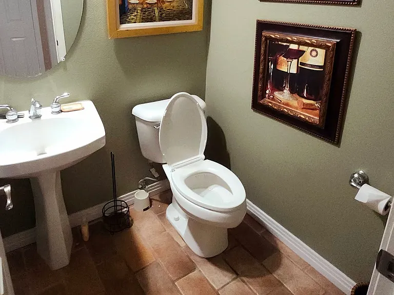 1/2 bathroom in hallway
