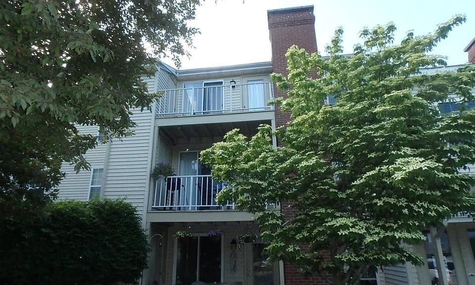 1st image of 4 Walden Dr APT 19