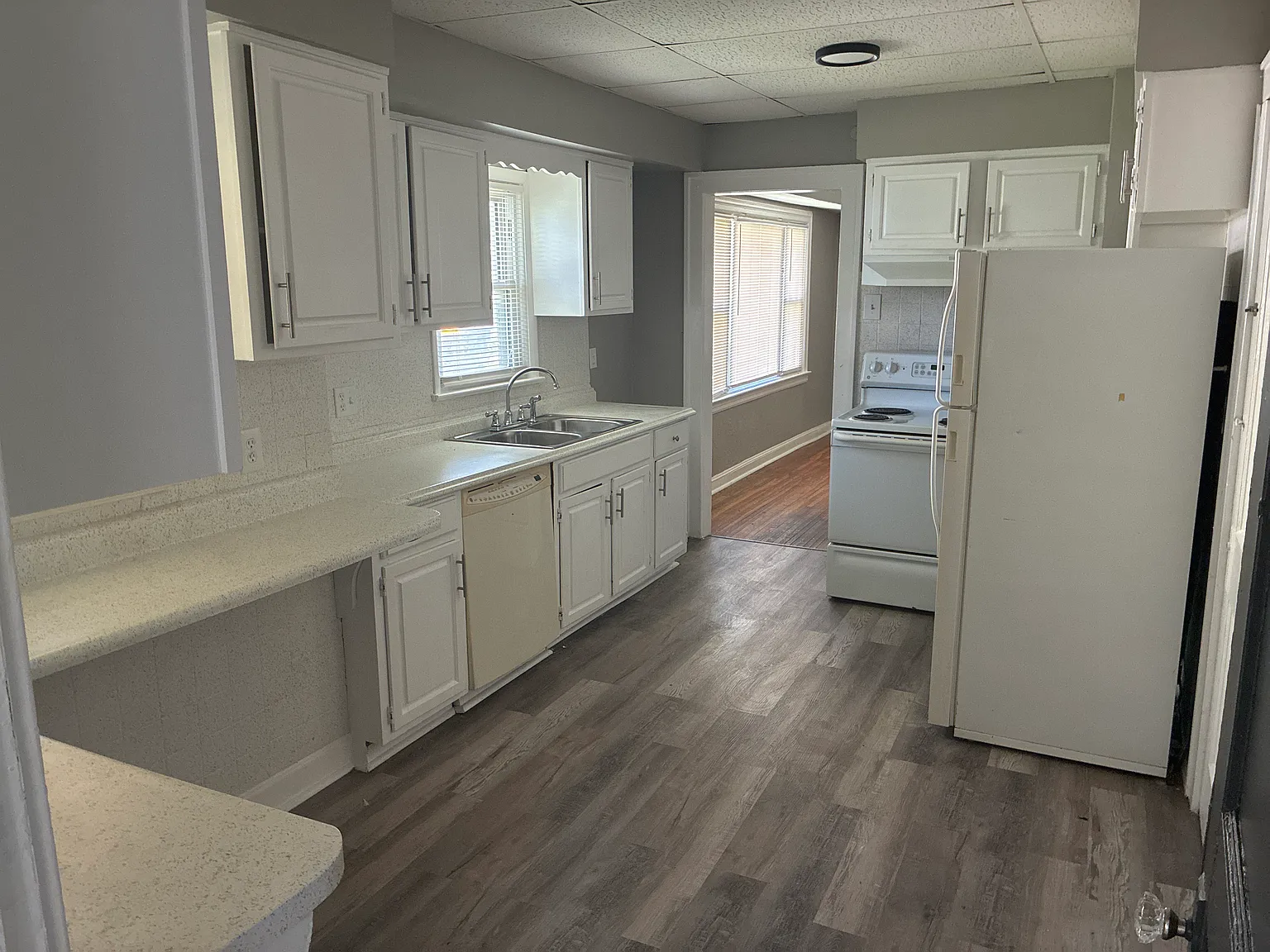 3 bed, 1.5 bath, 1600 sqft, $1,050 — Photo 4
