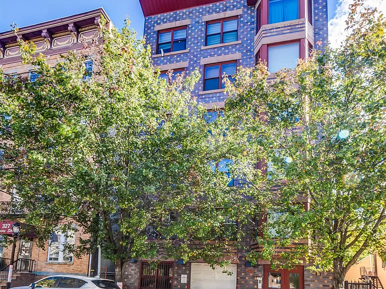 323 Jackson St — Photo 18