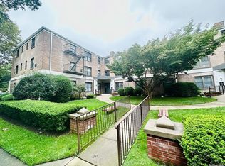 11 Terrace Cir APT 1D, Great Neck, NY 11021