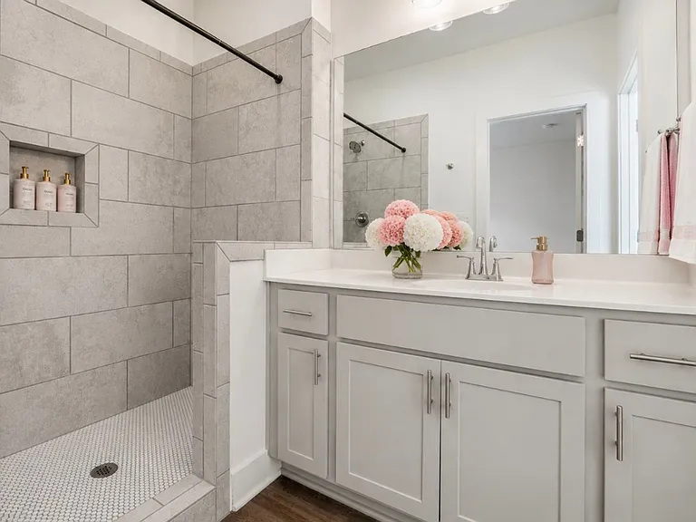133 Huntley Dr — Photo 4