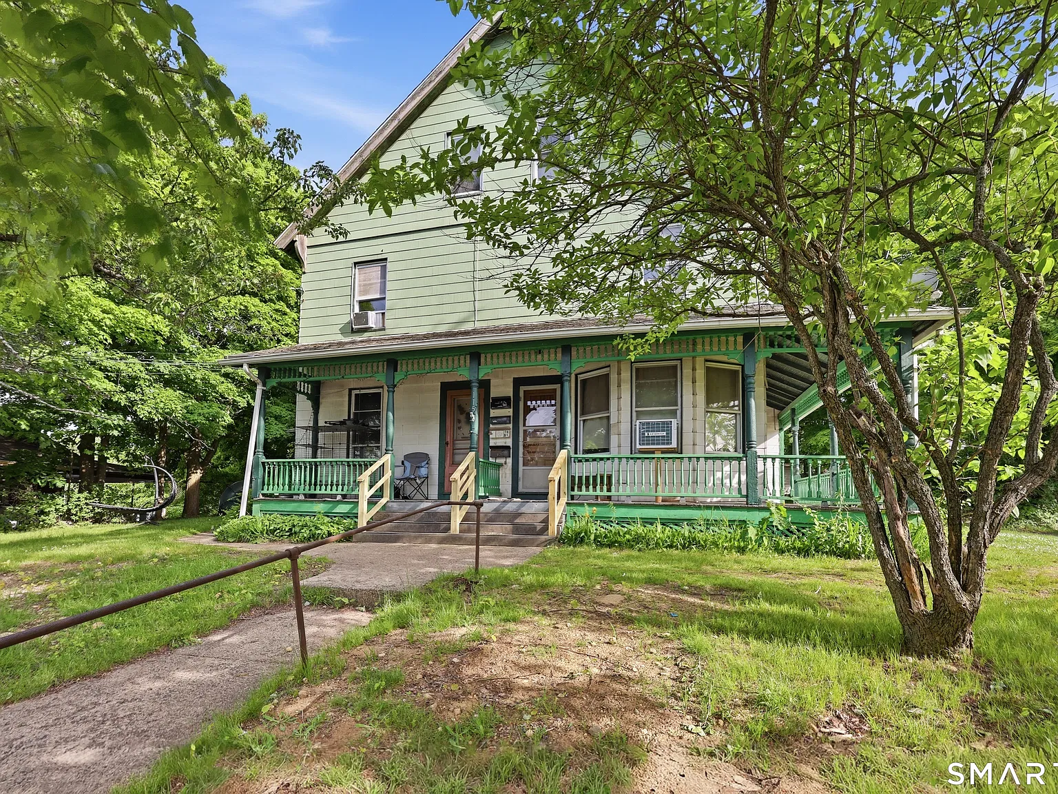 3 bed, 1.0 bath, 1200 sqft, $1,350 — Photo 2