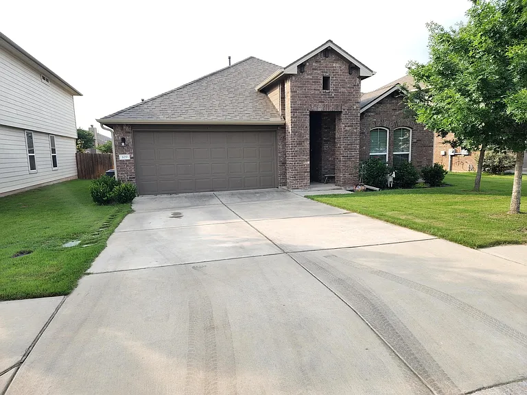 109 Bastian Ln — Photo 1