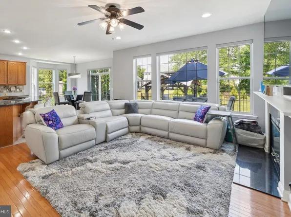 865 Garden Ct, Easton, PA 18040