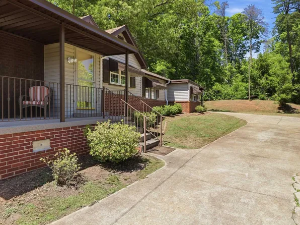556 Club Dr, Greenville, SC 29611