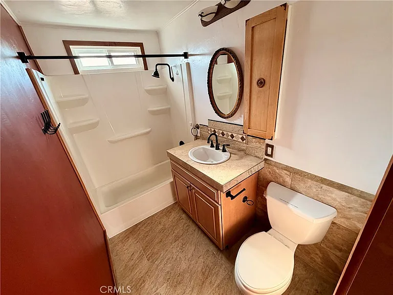 156 W Escalones #C — Photo 7