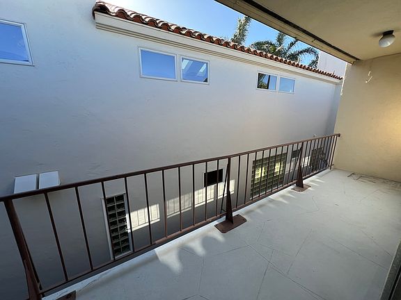 4th image of 244 5th St APT 4