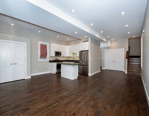 3rd image of 751 S California Ave APT 2R
