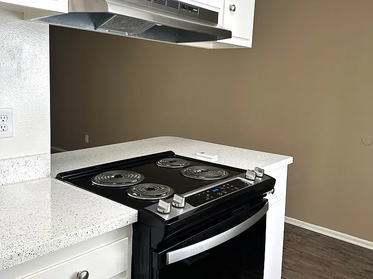 Garden View Apartments — Photo 40