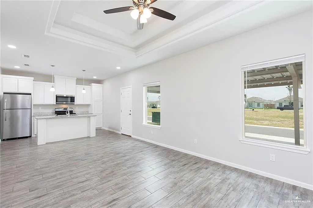 3 bed, 2.0 bath, 1080 sqft, $1,150 — Photo 4