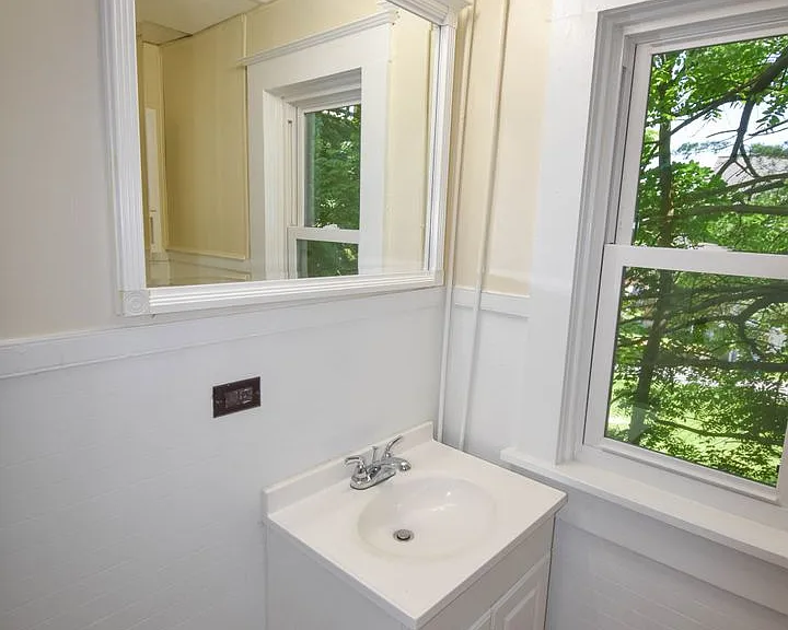 155 N Fairview St — Photo 29