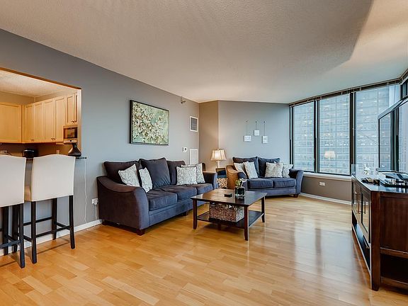 3rd image of 400 N Lasalle St #3008