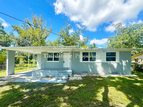 1120 Skye Dr E, Jacksonville, FL 32221