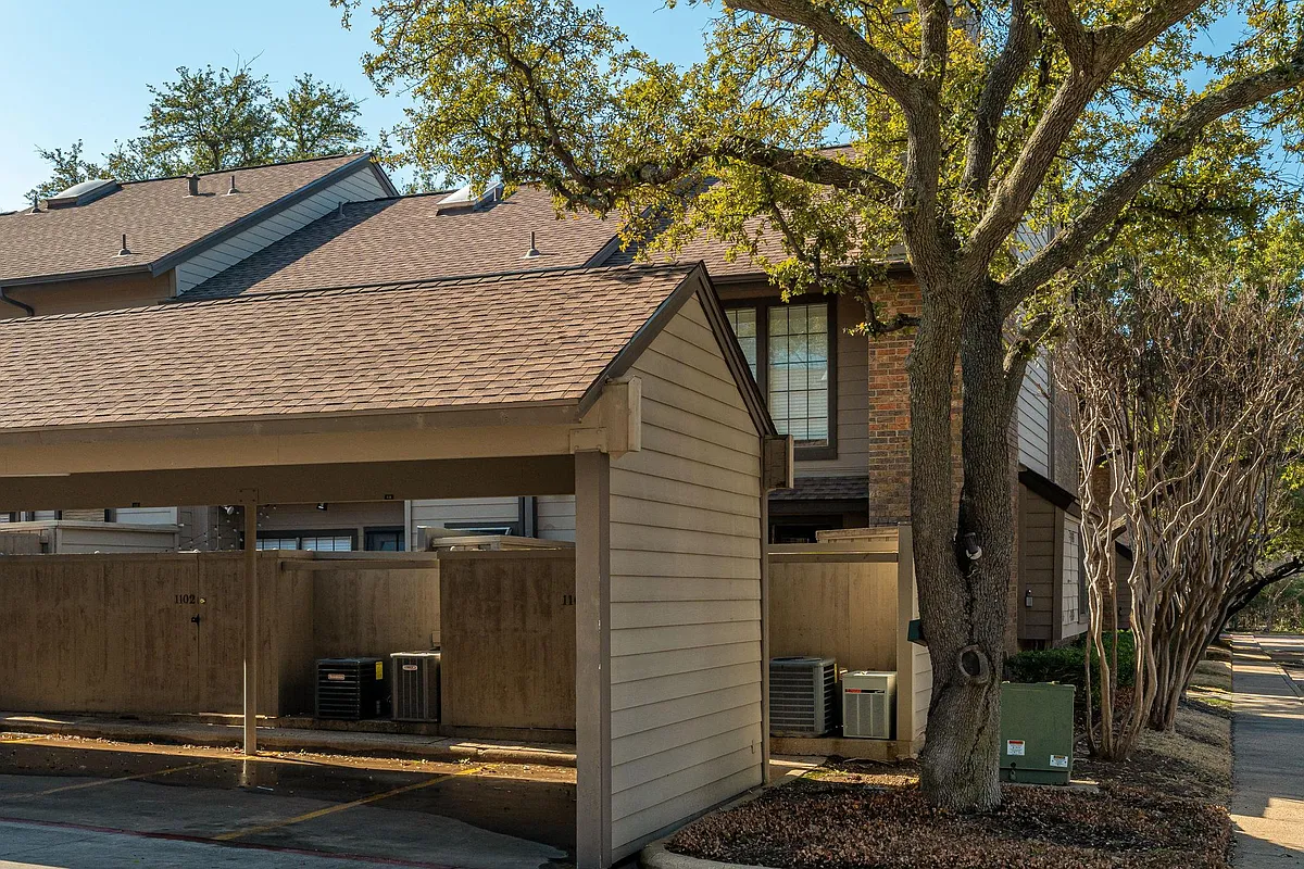 Building Photo - 9910 Royal Ln #1101