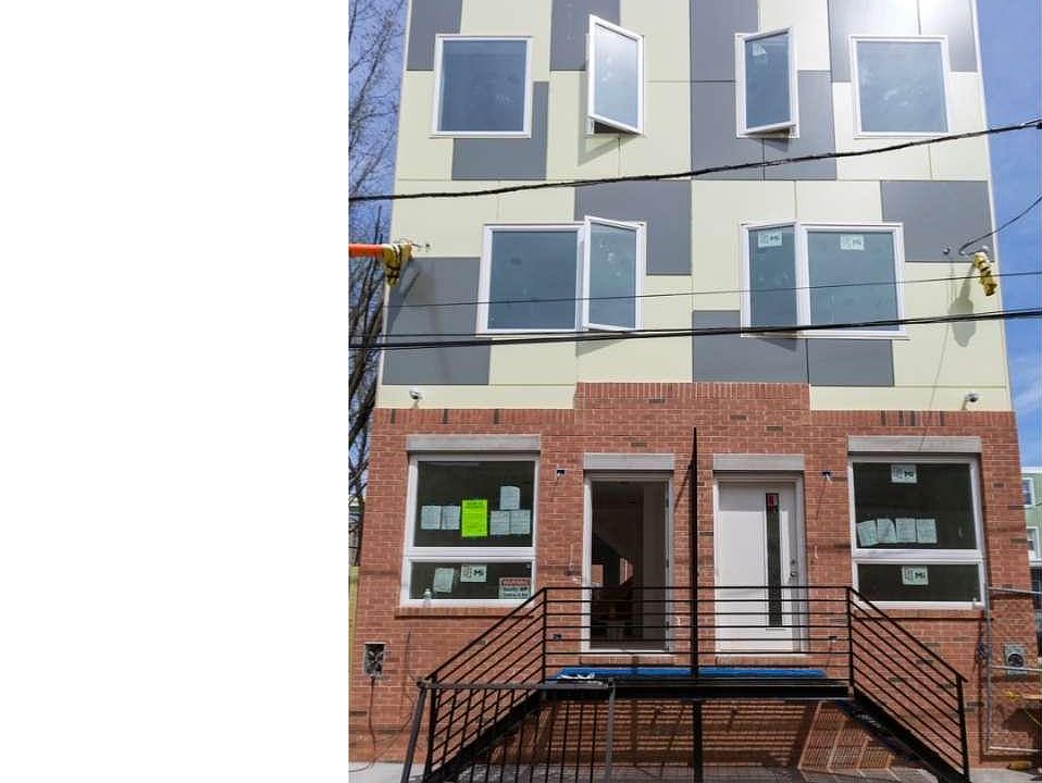 1st image of 2111 E Dakota St