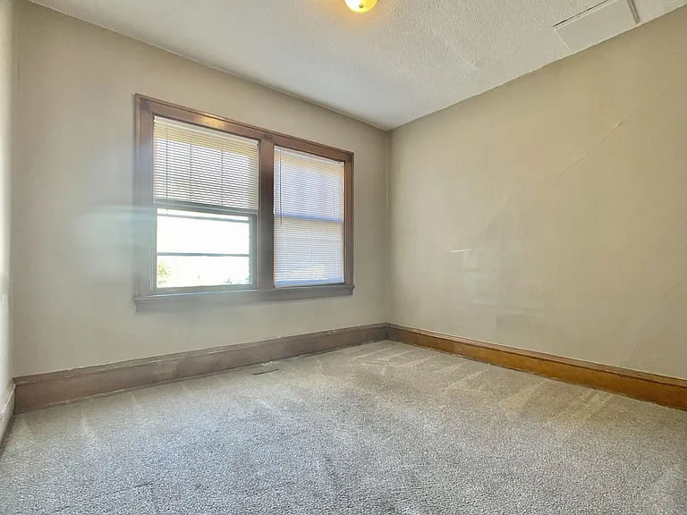 319 E Washington St — Photo 19