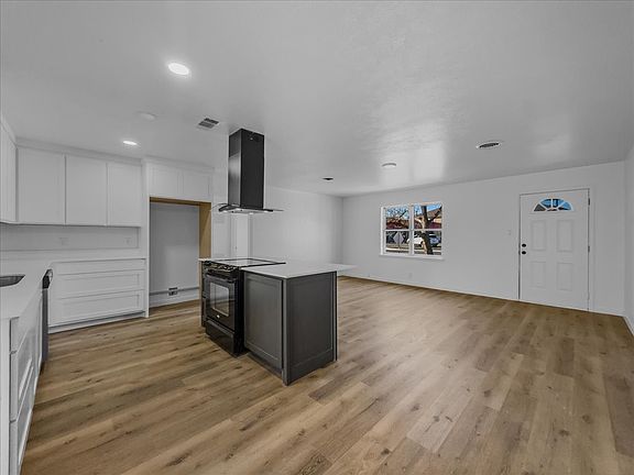 3rd image of 1236 Harrison Ln