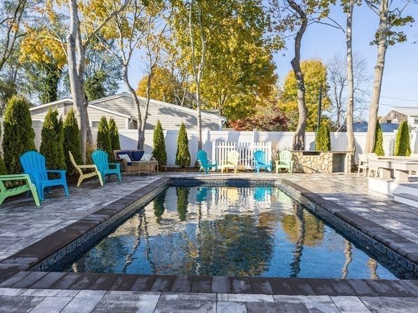 12 Dartmouth St, Barnstable, MA 02630