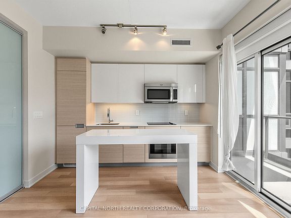 5th image of 210 Simcoe St #1502
