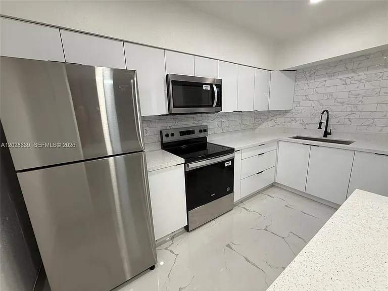 6520 W 8th Ln — Photo 5