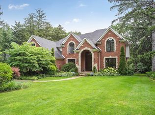 1929 Ridgewood Ln E, Glenview, IL 60025