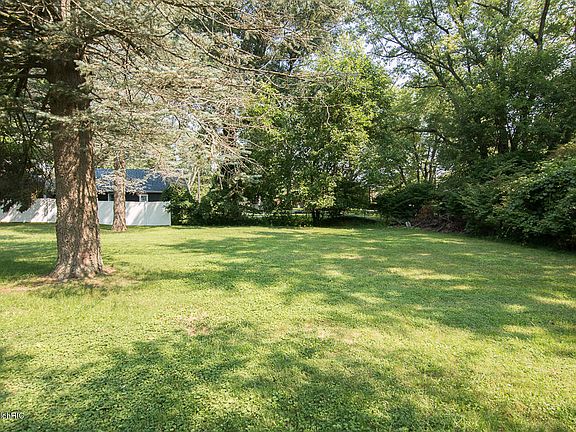 5th image of 2722 Brook Dr