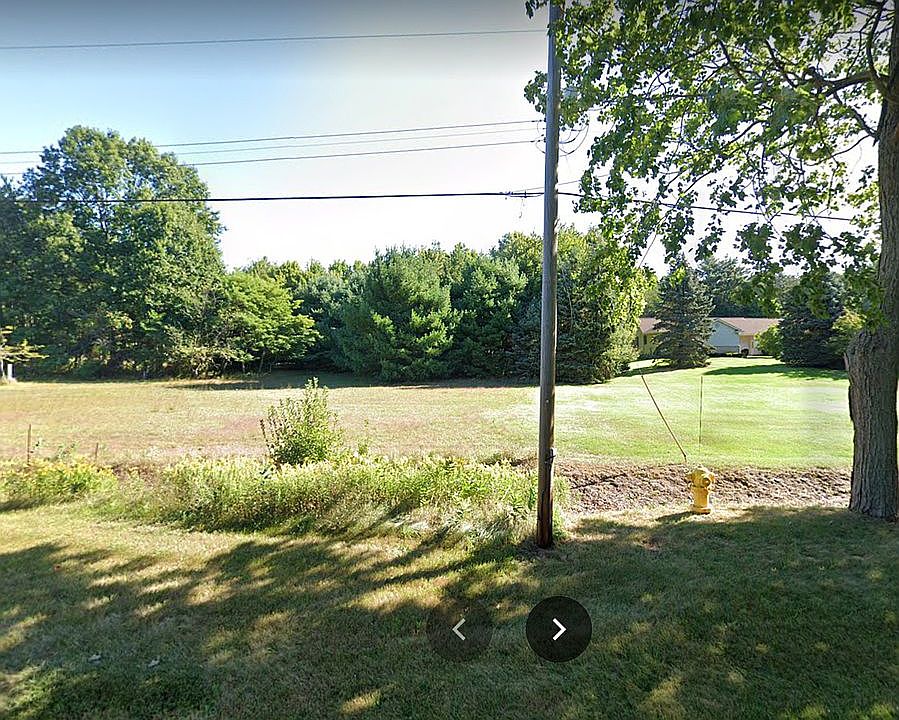 2nd image of 6096 Lake Harbor Dr