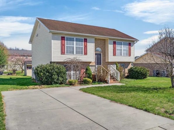 1390 Stonechris Dr, Harrisonburg, VA 22802