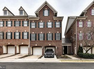 4609 Hummingbird Ln #106, Fairfax, VA